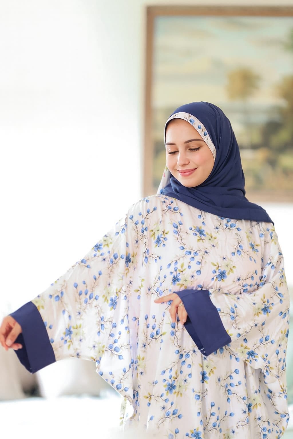 إسدال فسكوز معالج – أبيض مزين بالزهور الزرقاء